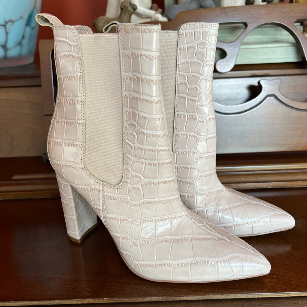 Marc Fisher cutie booties!
